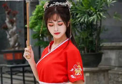 Thuê máy xúc bánh xích tại Quận 8, TPHCM